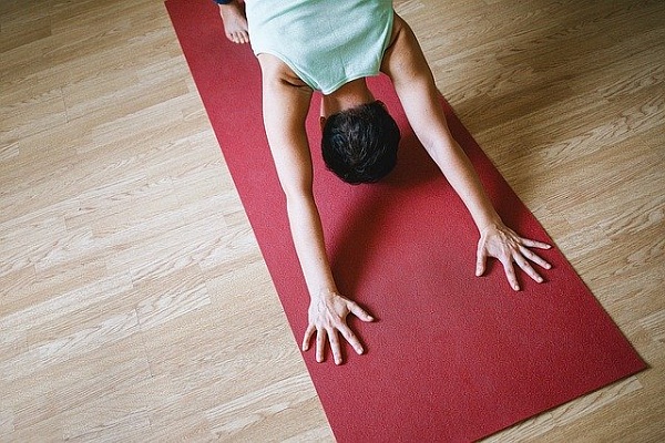 Йога для начинающих в домашних условиях: начни с главного